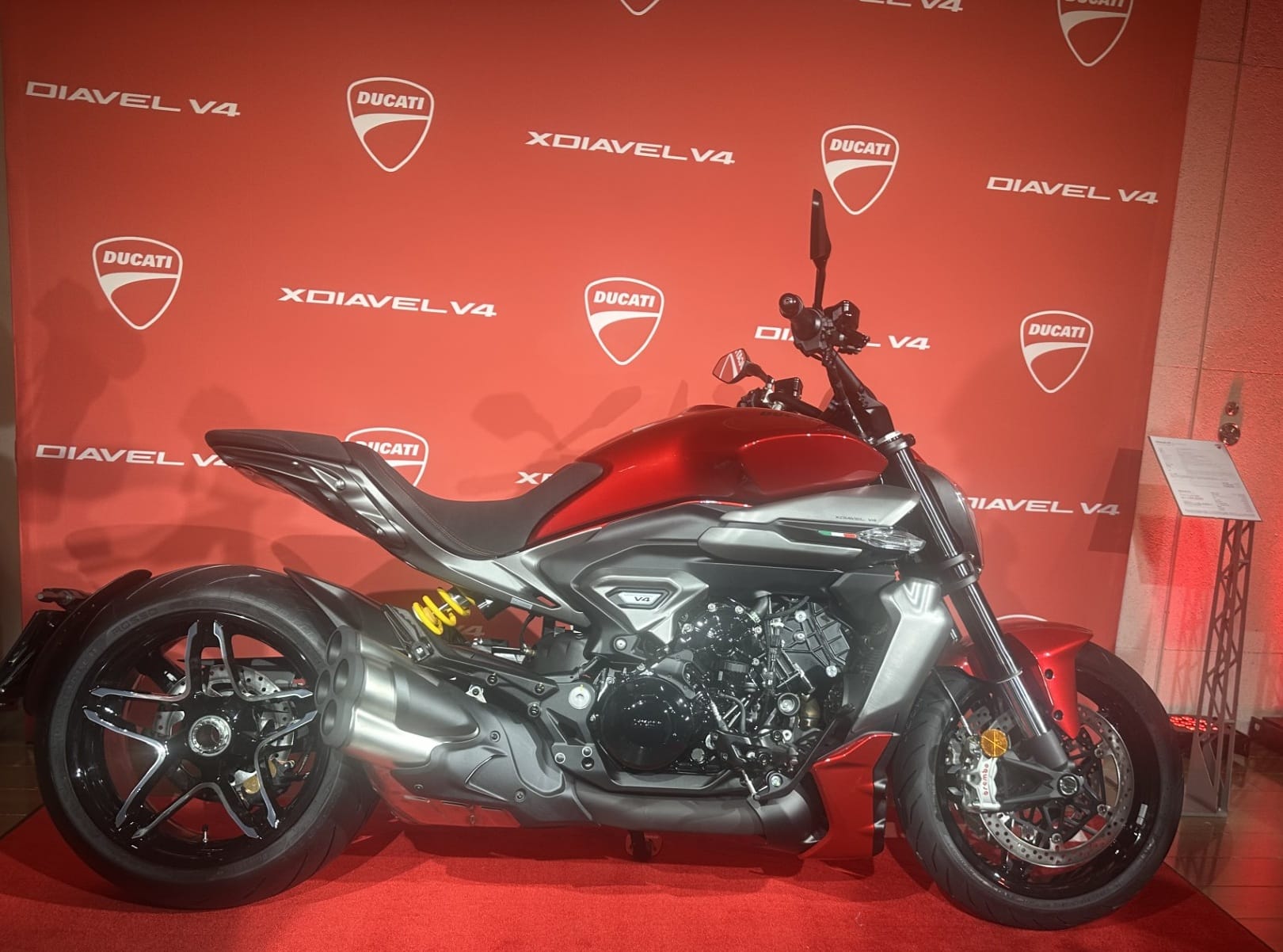 ドゥカティ新型「XDiavel V4」が10月4日発売! MotoGP由来V4エンジン搭載の 唯一無二の存在感を放つ“キング・オブ・クルーザー”