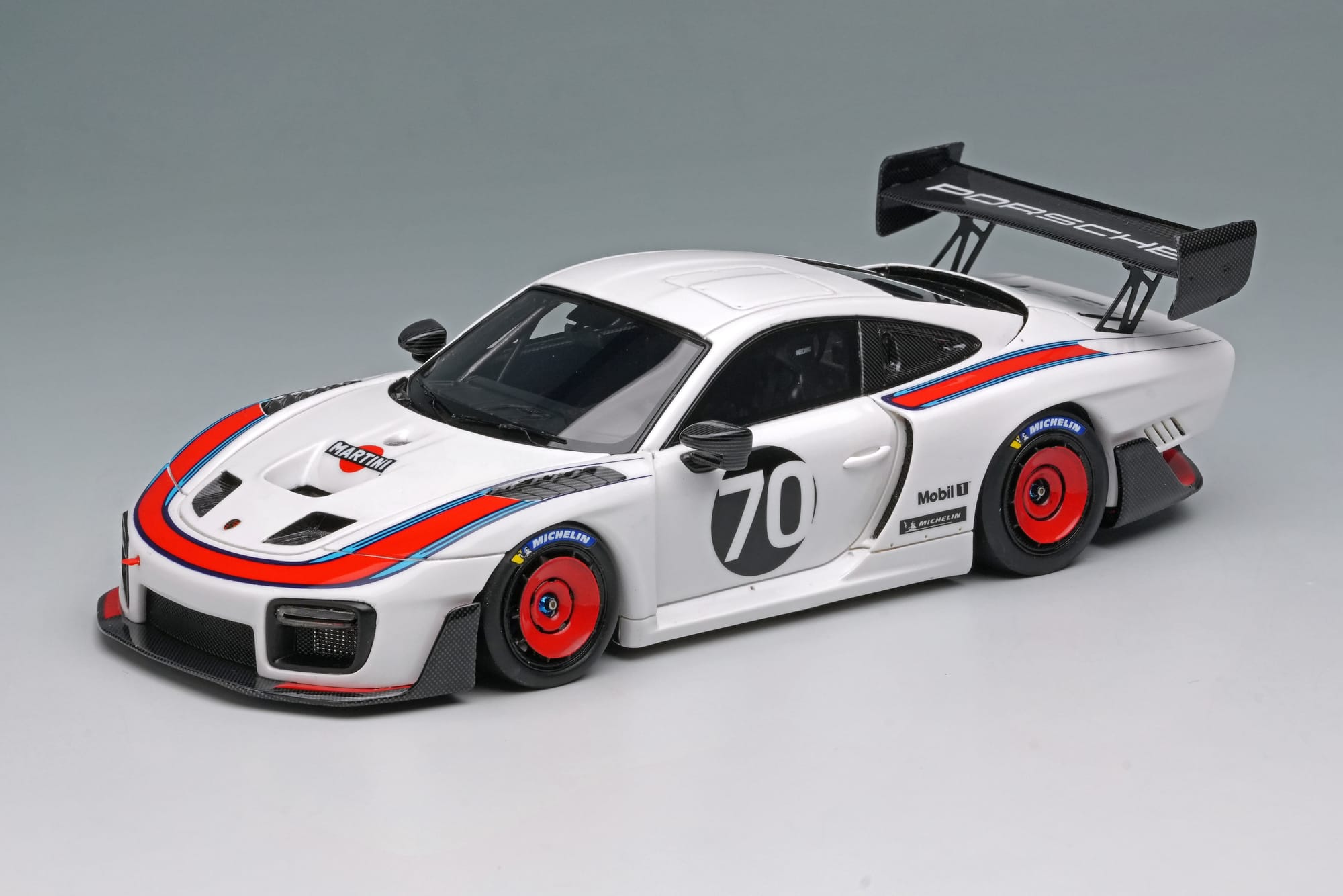 【モデルカーズ】単なるオマージュ＆コスプレに終わらないポルシェの矜持【Porsche 935/19】