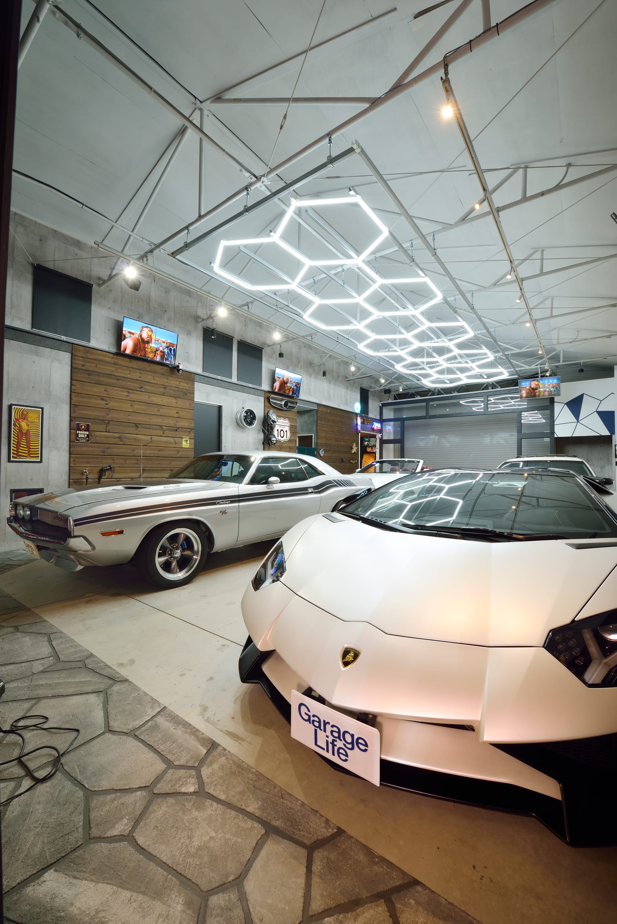 【ガレージライフ】倉庫をリノベーションして、 ガレージを構築したスペース